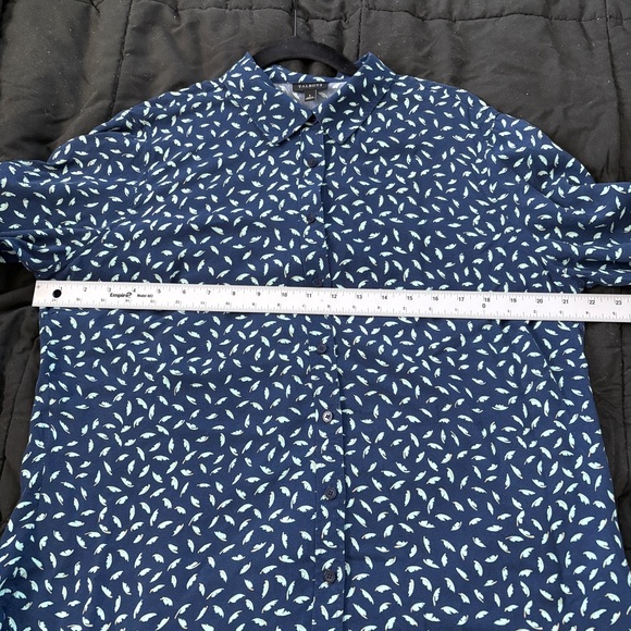 Talbots Shirt Women’s‎ Blue Feather Print Roll-Tab Sleeve Button-Up Size Large - Picture 7 of 9